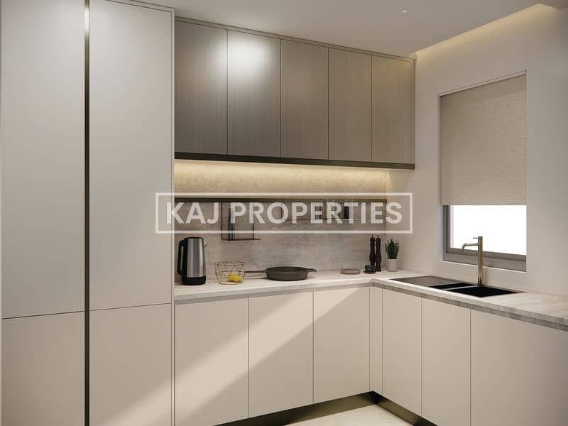 32 Kitchen 2. jpg