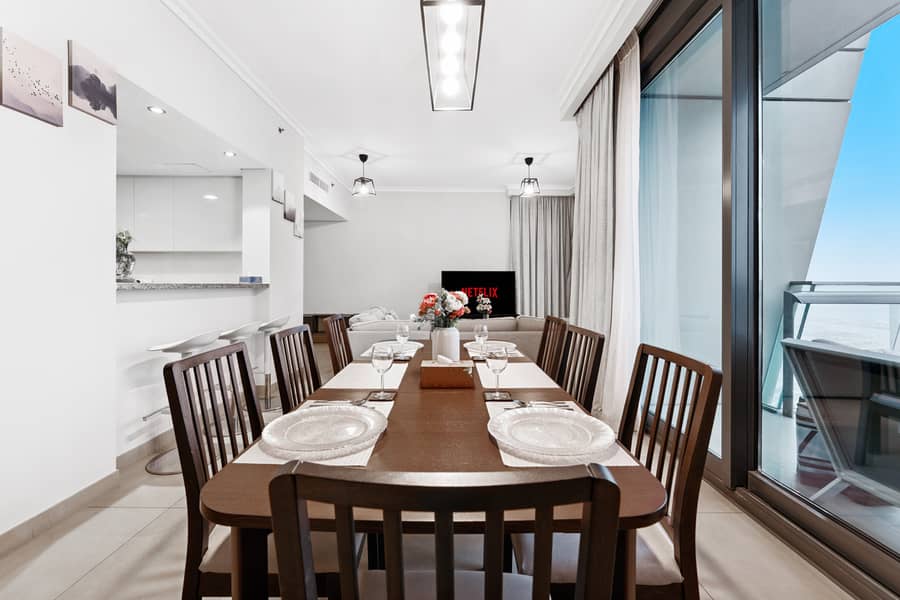 18 Dining . jpg
