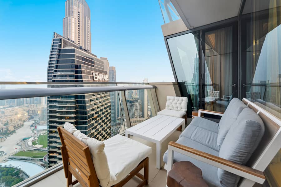 25 Living room balcony 2. jpg