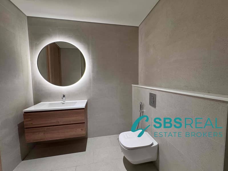 5 cb32cae3-6819-42b3-ba96-baf4a18bec2d. jpg
