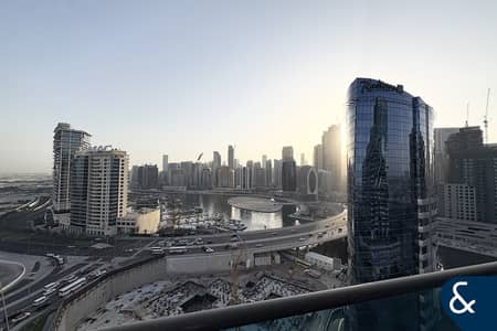 شقة 2 غرفة نوم للايجار في الخليج التجاري، دبي - شقة في الخليج،الخليج التجاري 2 غرف 139999 درهم - 12030988