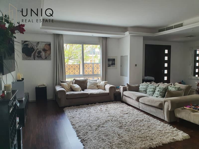 2 Living Area. jpeg