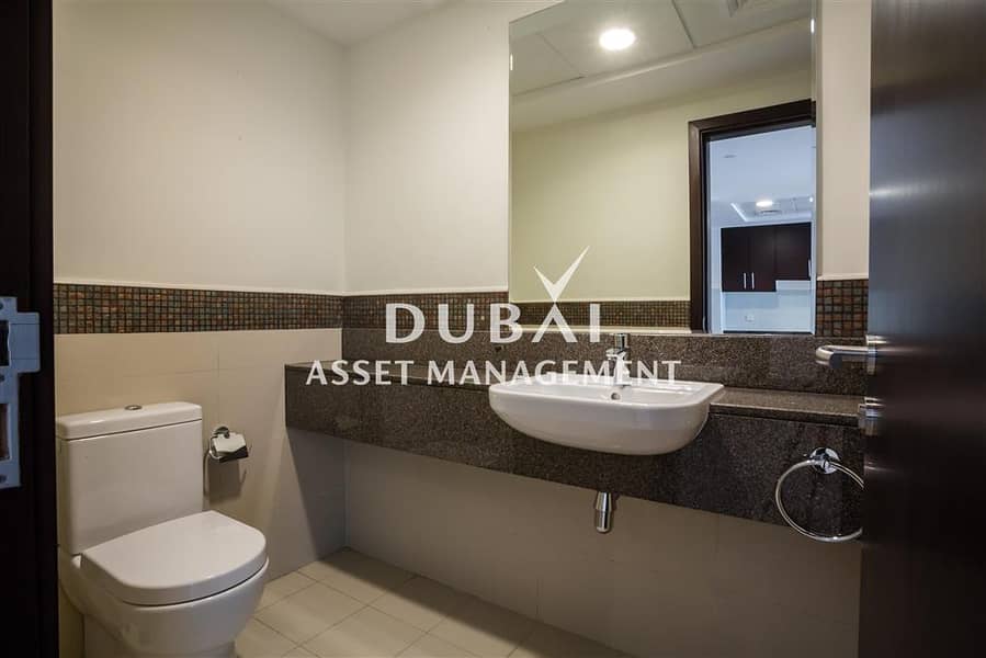 30 DW - Washroom. jpg