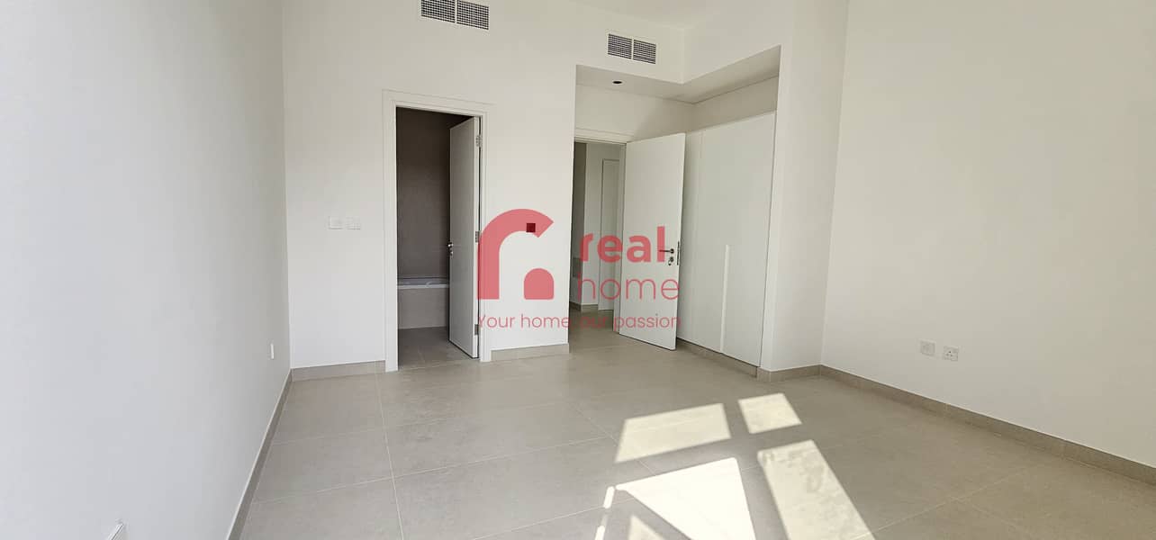6 ROOM m. jpg