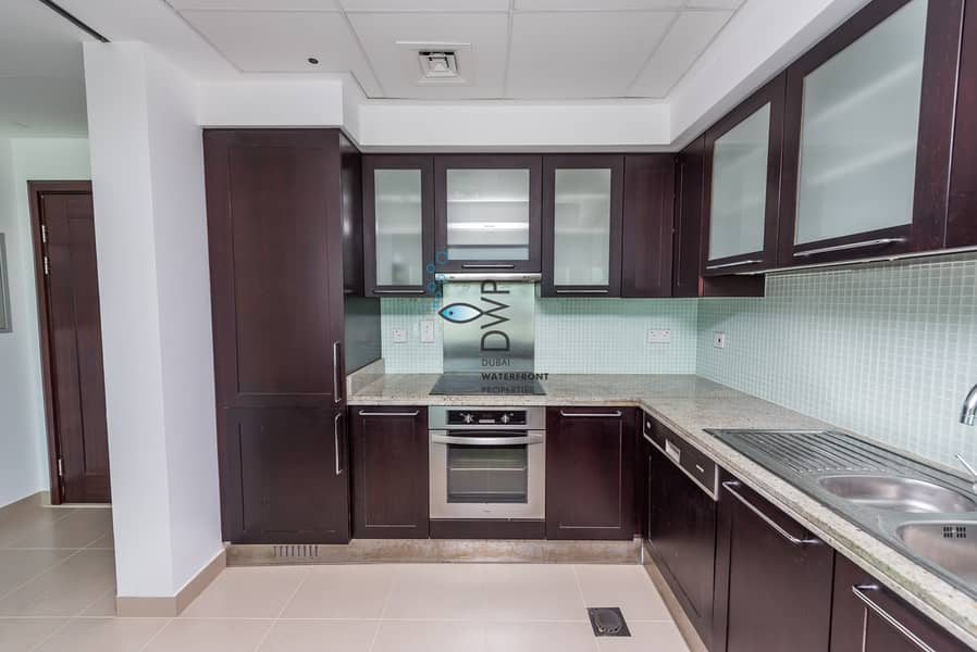 4 Genuine Listing! Stunning Large 1BR Apartment