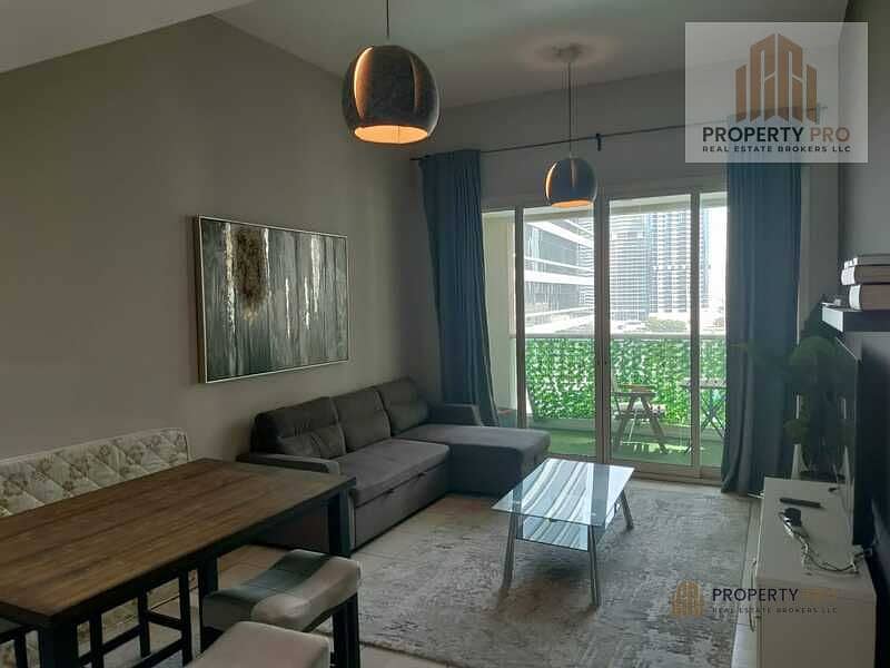 FULLY FURNISHED I BALCONY I NEAR METRO