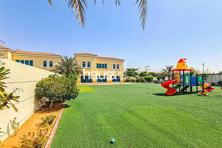 4 Bedroom Villa for Rent in Jumeirah Park, Dubai - Huge Corner Plot | Next to the Park | District 8
