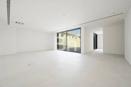 6 Bedroom Villa for Rent in Umm Suqeim, Dubai - Luxury 6 Bedroom with Pool in Umm Suqeim