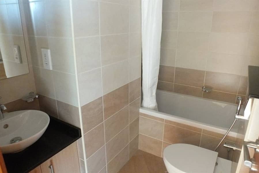 17 Bathroom-1. jpg