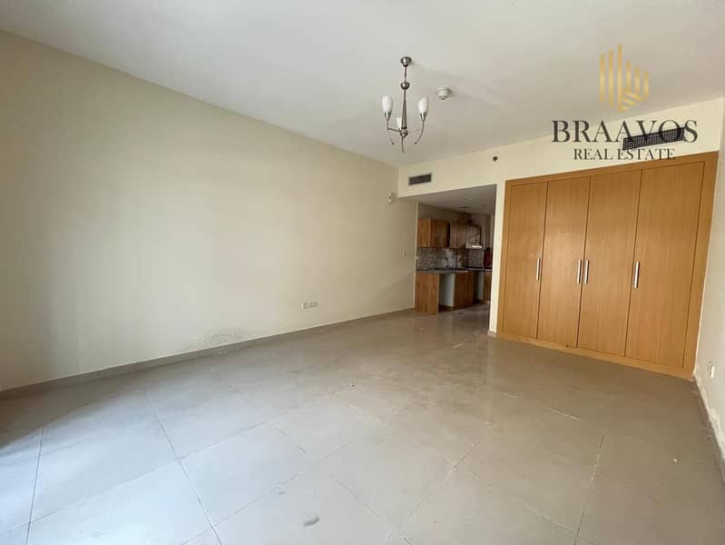 位于朱美拉环形村(JVC)，JVC第10区，五月公寓，五月公寓3号楼 的公寓 42000 AED - 12265517