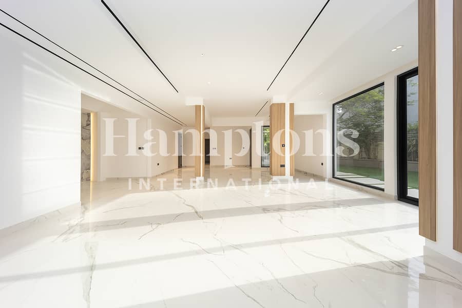 Bespoke Italian Minimalist | Extended | Vacant Bespoke Italian Minimalist | Extended | Vacant