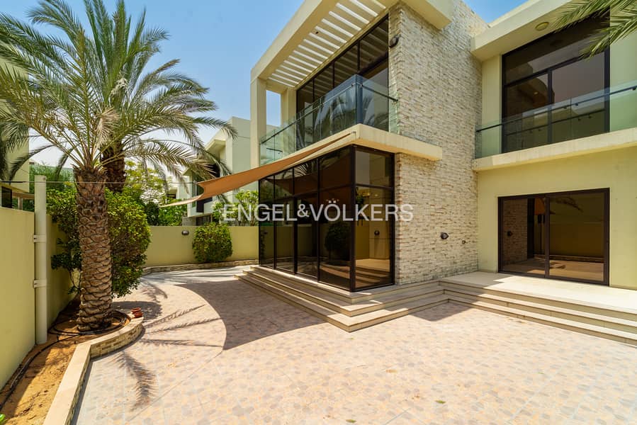 Vacant Now | Corner Unit | Spacious Layout