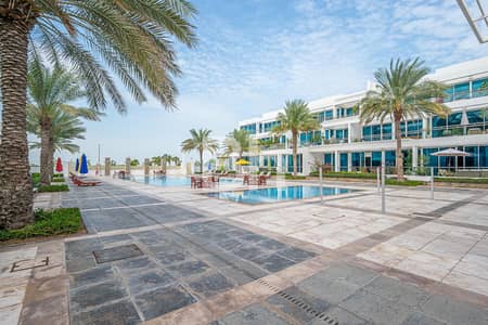 2 Bedroom Flat for Rent in Jumeirah, Dubai - Beach Access |Pool View | 2 Parking Spots |Terrace