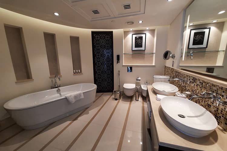 5 AD BATHROOM 1. jpg
