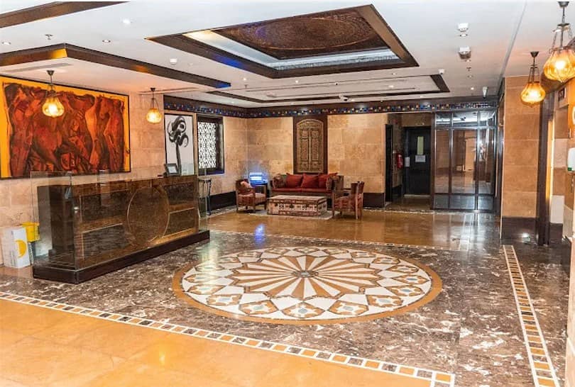 17 LOBBY AREA. jpg