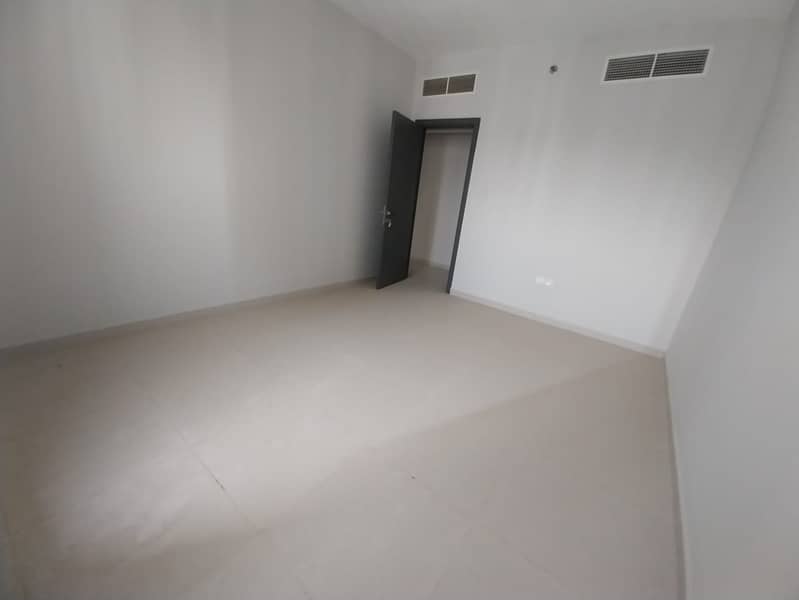10 0133a05f-cb00-4260-8d40-31bd18cf77ce. jpg