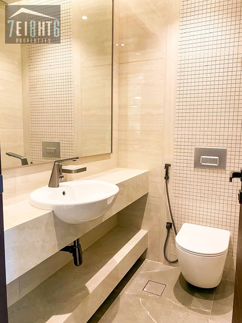 6 7 - Cloakroom. jpg