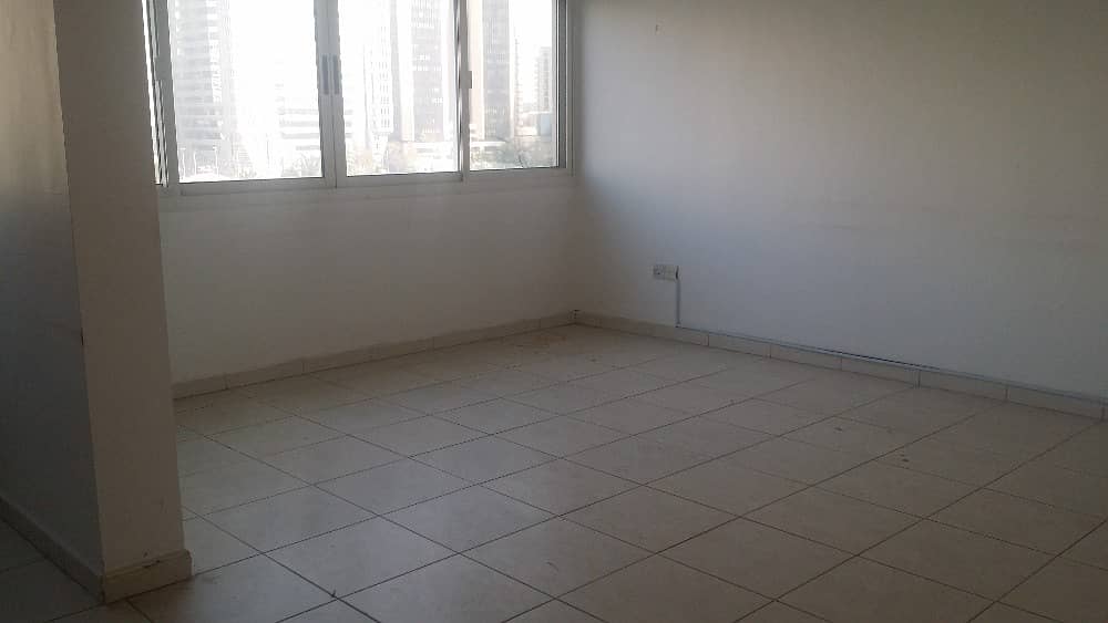 شقة في شارع الشيخ خليفة بن زايد 3 غرف 65000 درهم - 4225855