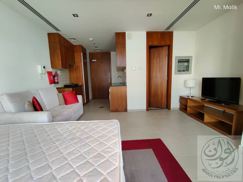 6 Studio 18 Series (17). jpg
