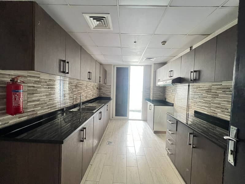 10 8a540bed-3b97-4ffa-bb67-2ba6f5a8a465. jpg