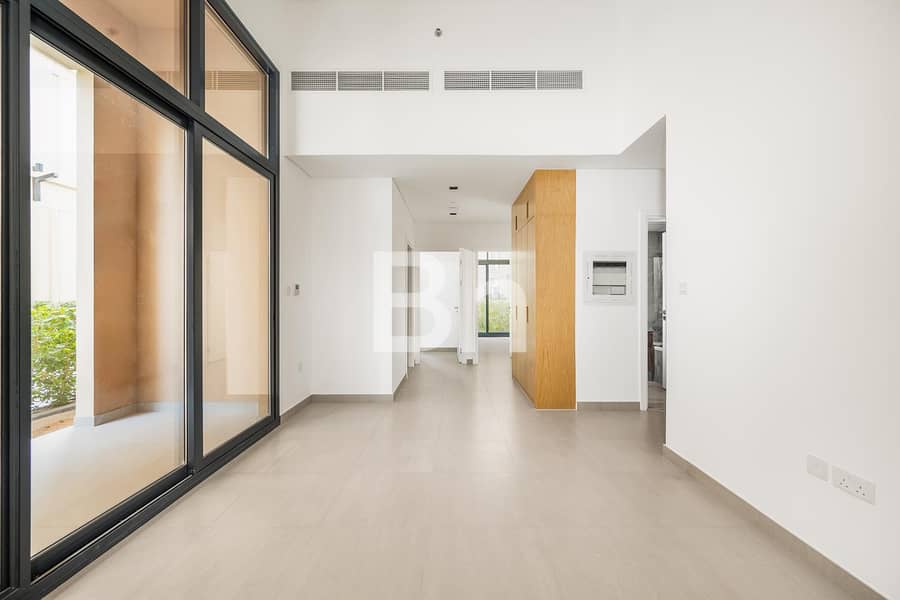 2BR | Pool View | Private Garden | Closed Kitchen