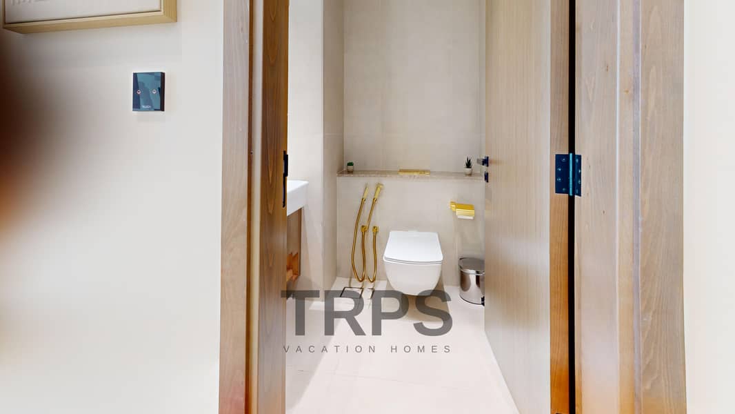 12 801-binghatti-Amber--Bathroom. jpg