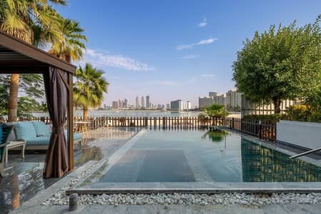 5 Bedroom Villa for Rent in Palm Jumeirah, Dubai - Luxury Upgraded 5BR | Private pool | Beachfront