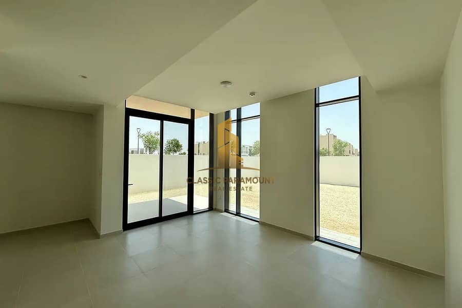 Corner End Unit | Vacant | Near Pool & Park