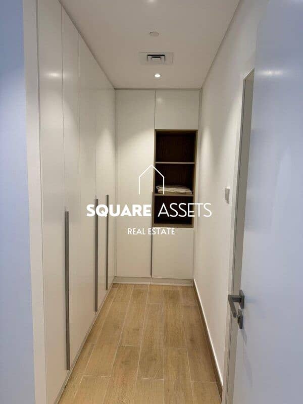 9 Walkin Closet. jpg