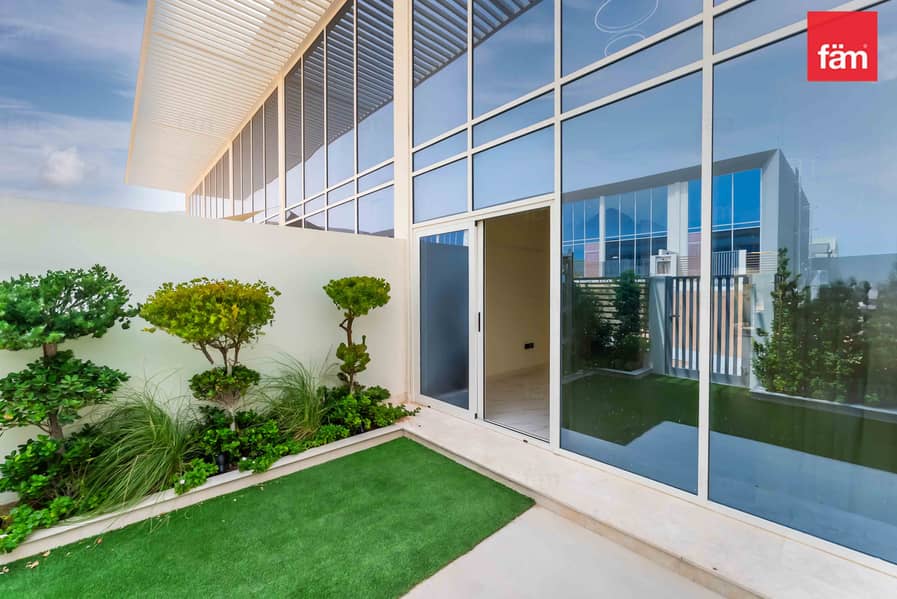 Single row | Landscaped Garden | Vacant Single row | Landscaped Garden | Vacant