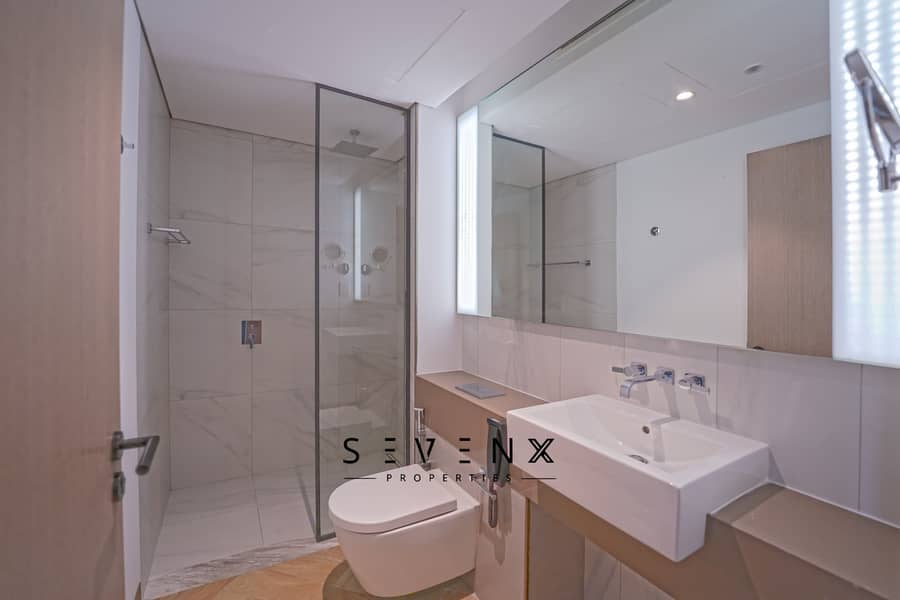 6 bathroom studio. jpg