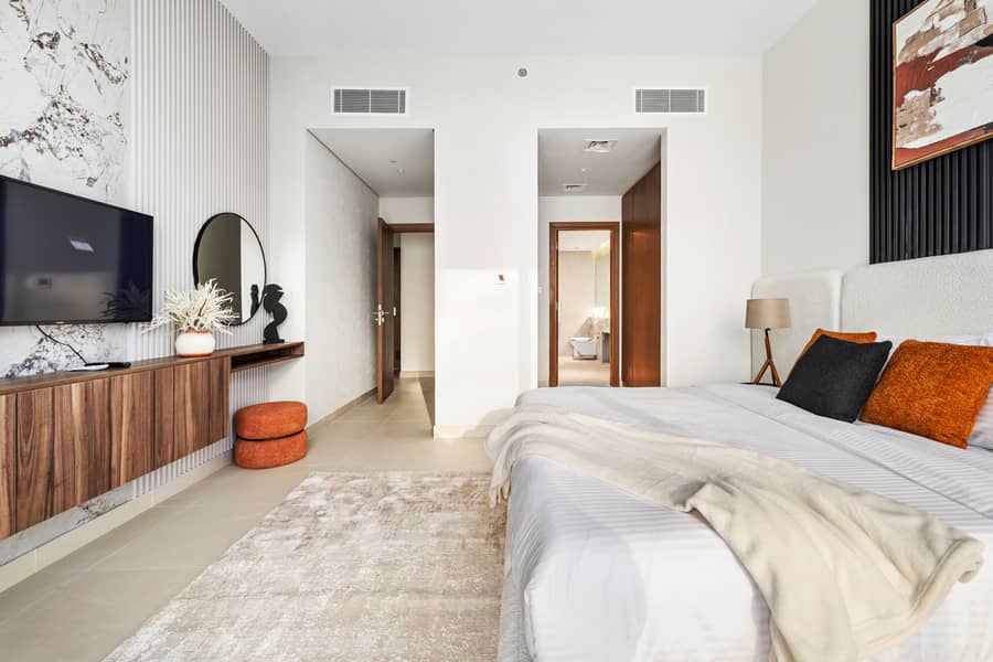 Luxury 2 BR + Maidsroom | Burj Khalifa City View and Canal View - Image 14