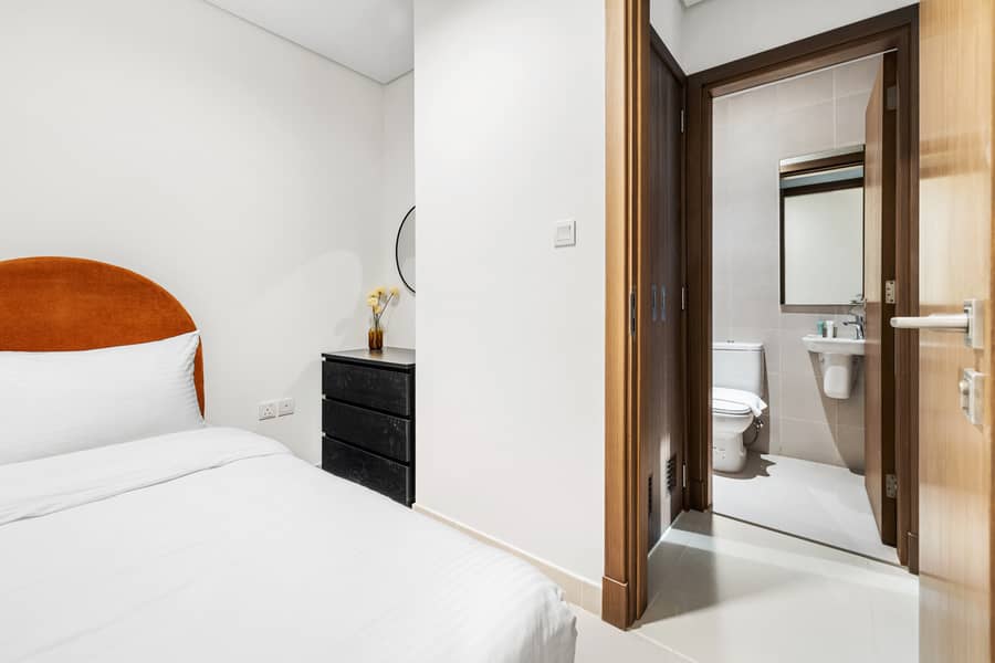 Luxury 2 BR + Maidsroom | Burj Khalifa City View and Canal View - Image 27