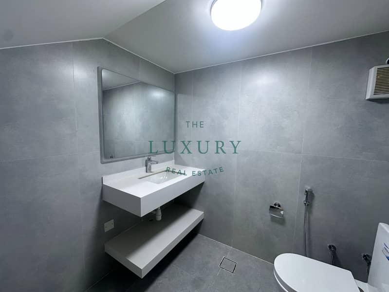 10 5_Bedrooms___Upgraded_Villa___Prime_Location-4. jpg