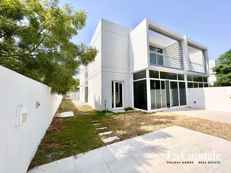 Upgraded | Pool and Park View | Vacant on August Upgraded | Pool and Park View | Vacant on August