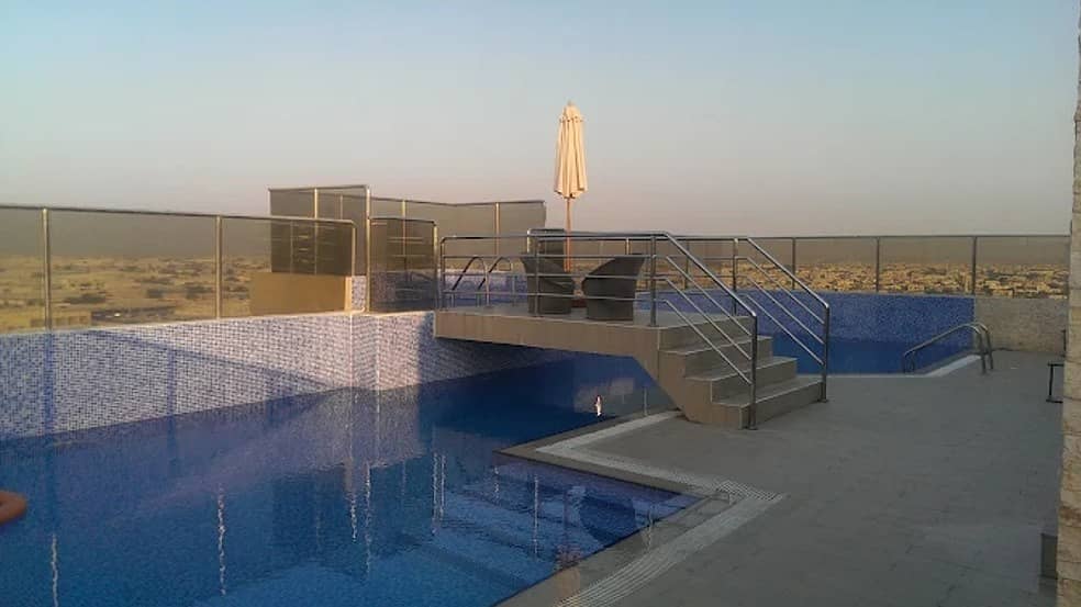 18 SWIMMING POOL. jpg