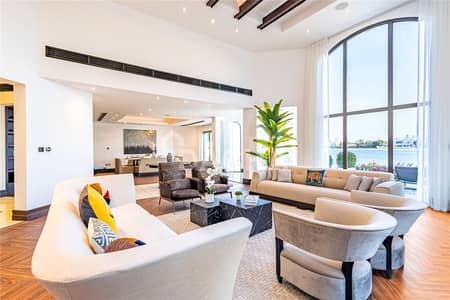 4 Bedroom Villa for Sale in Palm Jumeirah, Dubai - Extended BUA | Roof Terrace | High Number