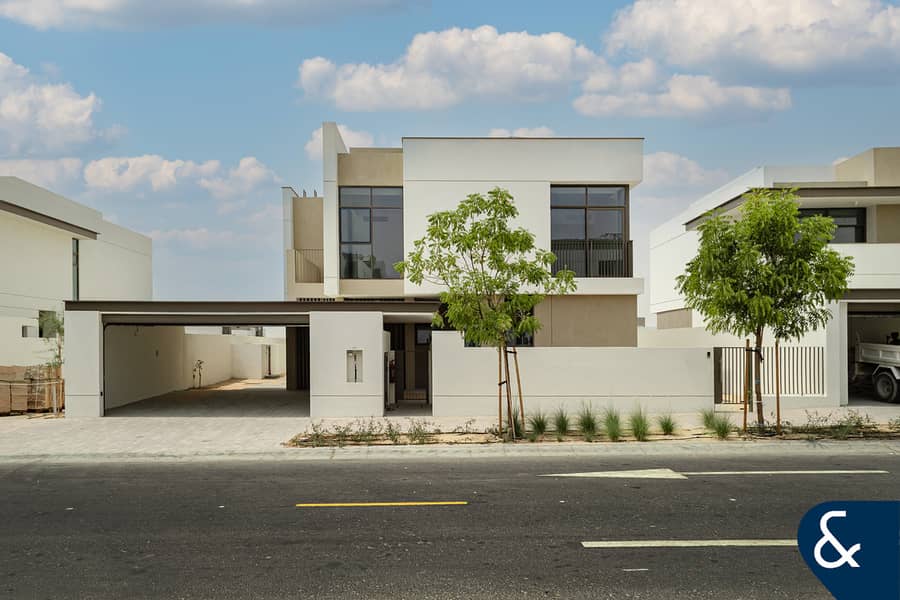 Brand New | Modern design | Large plot
