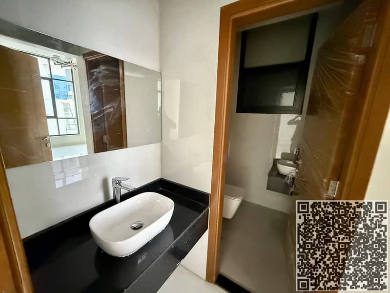 10 82ea63dd-f314-4bba-8ba1-adf0a4e180c2. jpg