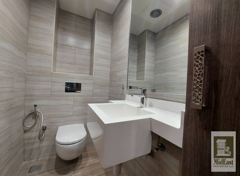 10 bathroom 2. jpg