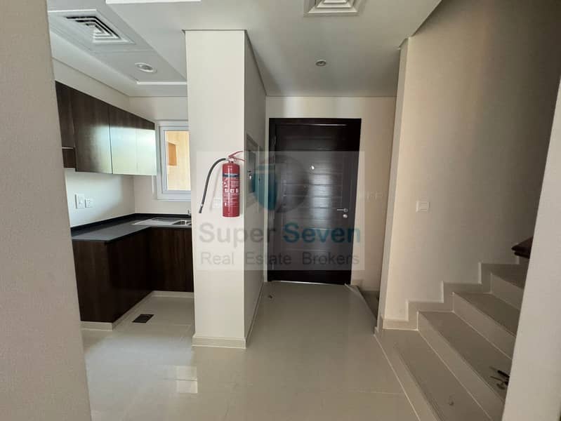 10 Pics Victoria 3BR Villa 336 D2 (10). jpg