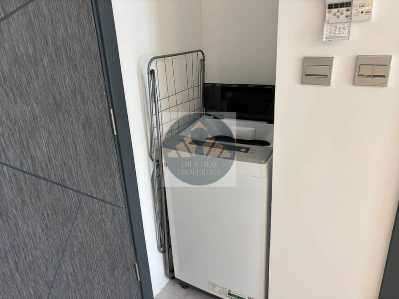 7 laundry area. jpg