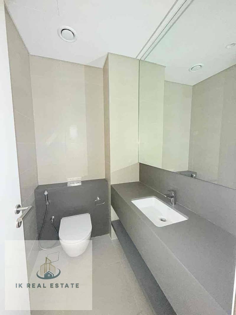 18 dcb36efb-071a-4240-b33c-019fb2251b96. jpg
