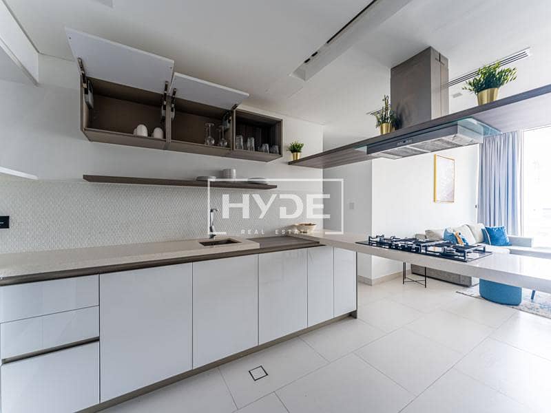 Modern and Spacious | Study | West Beach