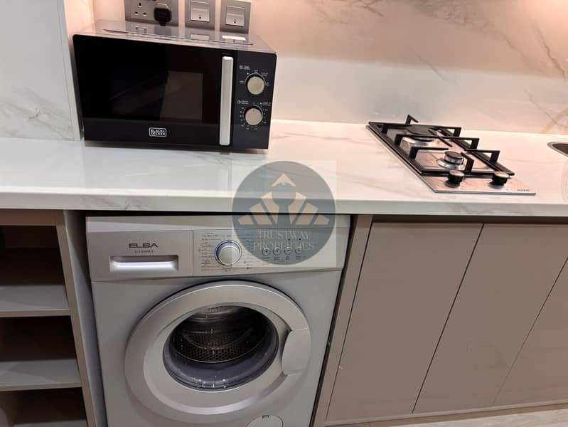 14 kitchen laundry. jpg