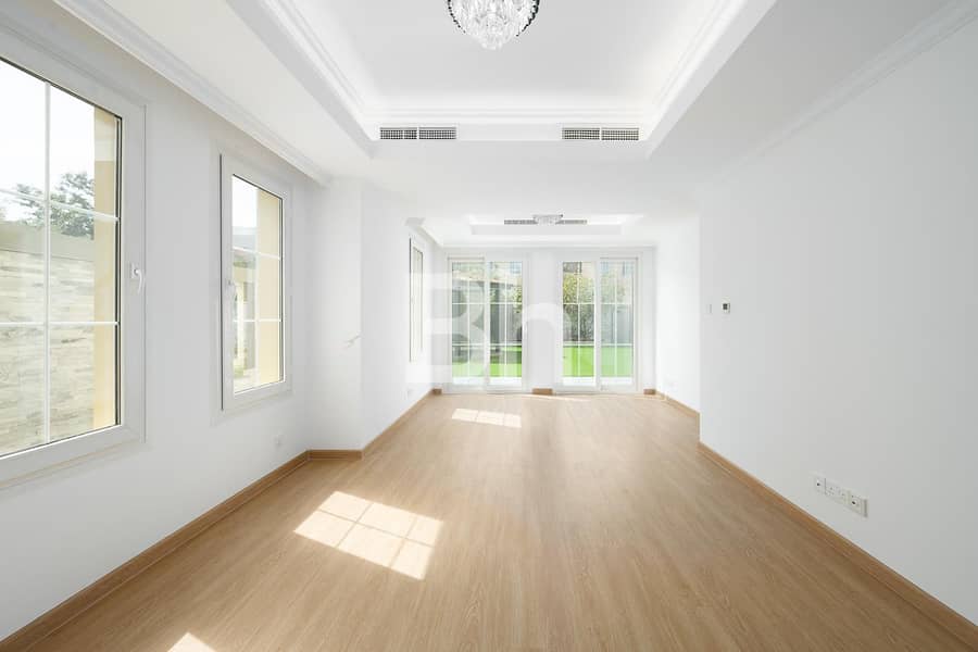 Exclusive | Modern Upgrades | Extra Room | Vacant Exclusive | Modern Upgrades | Extra Room | Vacant