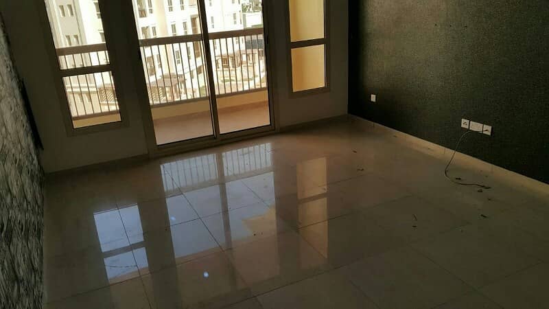 Nice and big 1br in bawabet al sharq mall baniyas for sale, master bedroom with attached bathroom with bath tub, balcony, central ac,