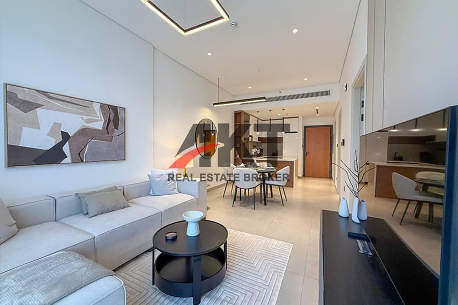 BRAND NEW UPGRADED FULLY FURNISHED 1 BED + STUDY