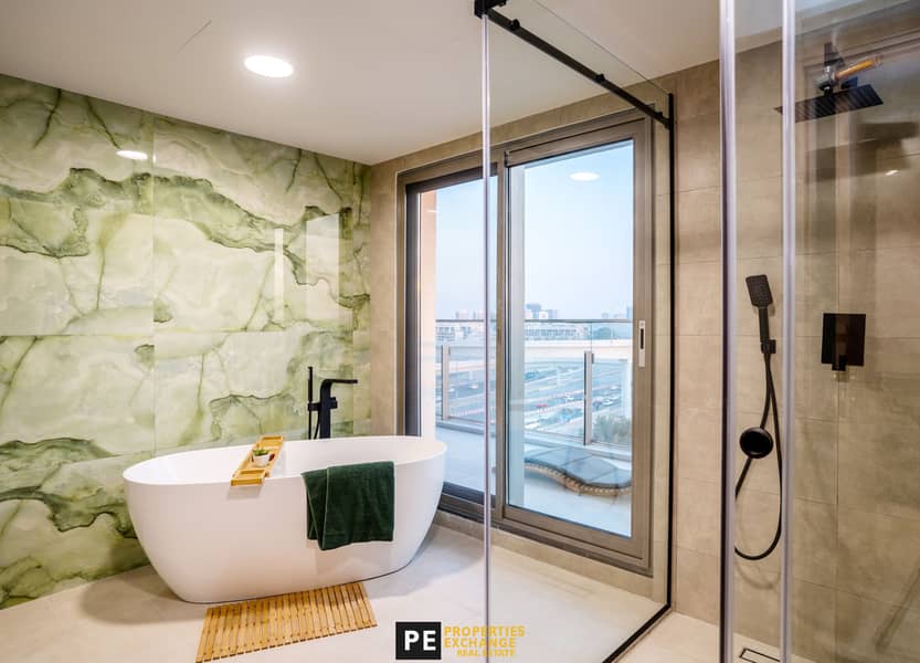 10 TWR 1002 Ensuite Bathroom 05. jpg