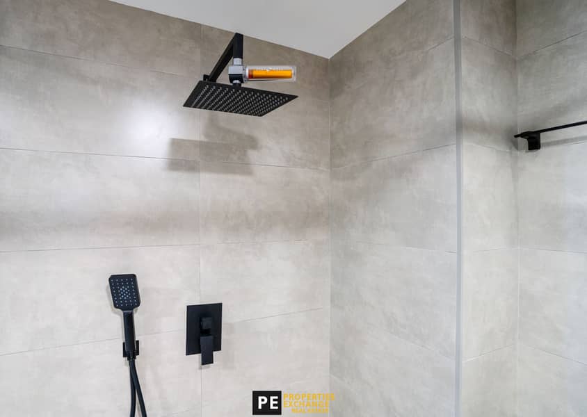 11 TWR 1002 Ensuite Bathroom 01. jpg